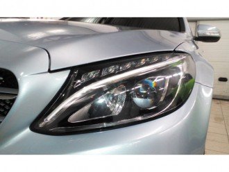 Захист фар автомобіля