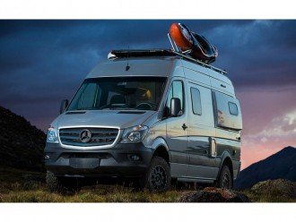 Повнопривідний кемпер Mercedes-Benz Winnebago Revel 4x4