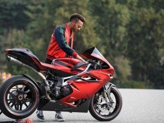 MV Agusta та Льюїс Хемілтон знову об'єдналися для F4 LH44