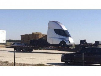 Електричний вантажівка Tesla проходить випробування