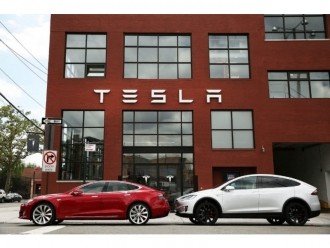 Тиск на компанію Tesla посилився з різних сторін