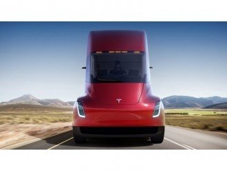 Оголошені ціни на електровантажівку Tesla Semi
