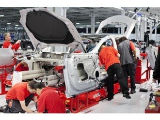 Тесла заперечує звіт про виробничі проблеми Model 3