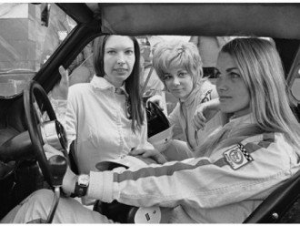 Жінки змагаються в гонках нарівні з чоловіками?