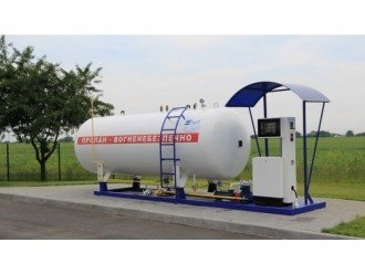 У чому різниця між стисненим і скрапленим природним газом?