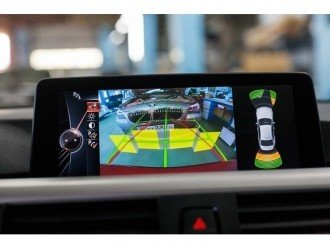 Камера заднього виду для безпечного паркування