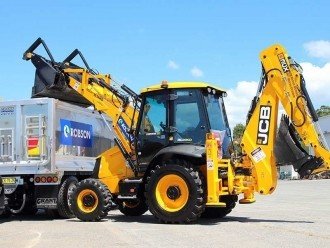 Три нових навантажувача, для роботи на фермі