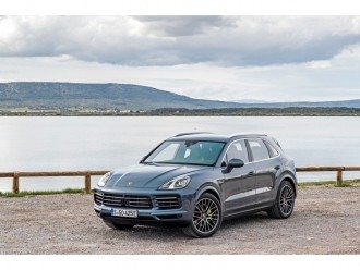 Заряджаємо від мережі Porsche Cayenne E-Hybrid 2018
