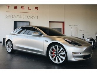 Tesla Model 3 вразила інженерів комплектацією і якістю
