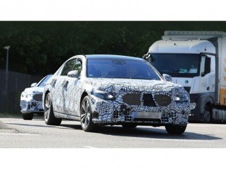 Новий Mercedes S-класу W223 без подвійного екрану