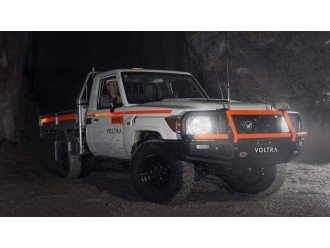 Класична Toyota Land Cruiser 79 стала електрокаром