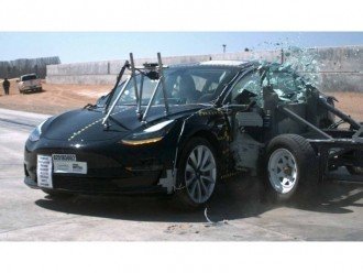 Tesla Model 3 найбезпечніший автомобіль - NHTSA