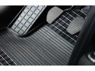 Выбираем резиновые коврики в салон автомобиля