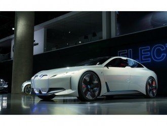 Новий BMW i4 eDrive - 700 км на одному заряді