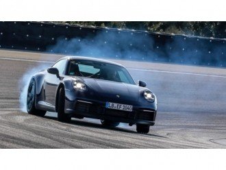 Porsche демонструє тестування нового 911