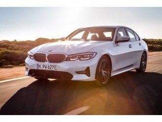 Гібридний BMW 330e c функцією XtraBoost