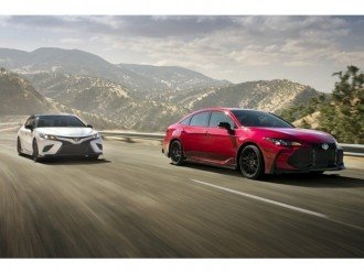 Оновлені седани Toyota Avalon і Camry TRD
