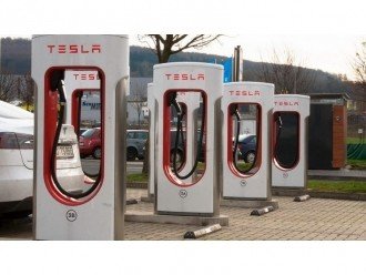 Зарядні станції Tesla охопить всю Європу і Україну