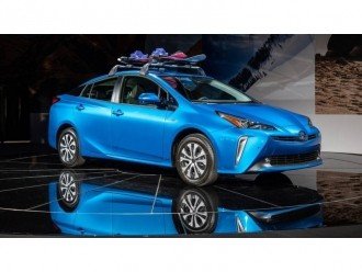 Європейська версія Toyota Prius AWD-e 2019