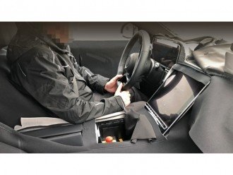 Mercedes S-класу "засвітив" новий дисплей