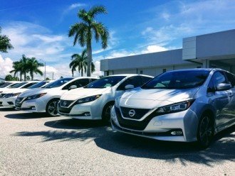 Продажі Nissan Leaf перевищили 400 тис од.