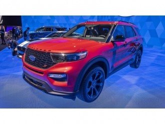 2020 Ford Explorer ST має літні шини Mercedes