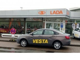 Автосалоны  Lada в Германии продают китайские электромобили