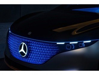 Електричний Mercedes-Benz Vision EQS пустив світло в очі