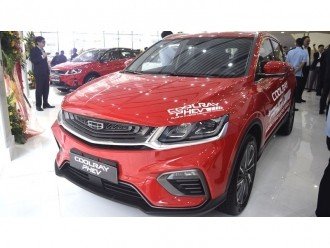 Geely демонстрирует гибридный плагин Coolray