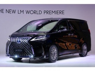 Lexus представив перший мінівен LM в своїй історії