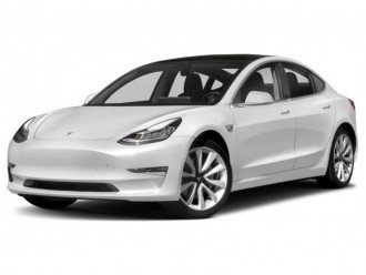 Tesla Model 3 автоматично зупиняється на червоне світло