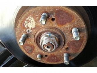 Как заменить сломанные или поврежденные шпильки колес