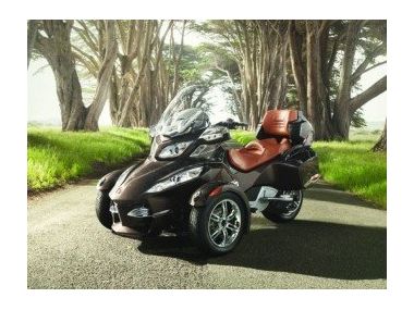 Can-Am Spyder - стильний родстер від BRP.