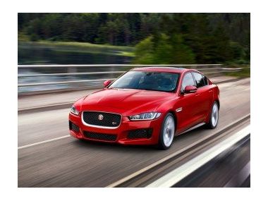 Новий седан Jaguar XE на алюмінієвій платформі