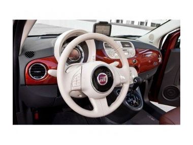 Fiat оновлює 500, новим дисплеєм і АКПП
