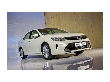 Оновлена Toyota Camry 2015