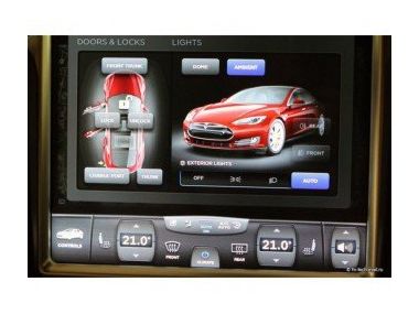 Огляд бортової системи в Tesla Model S