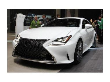 Заряджена модель Lexus RC F 2015