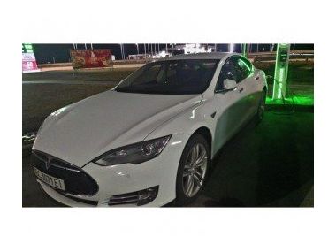 Чи вигідно мережам АЗС безкоштовні електрозарядки?