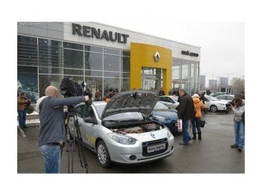 Електротаксі у Києві та Львові