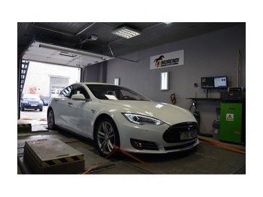 Замір Потужності Tesla Model S 85