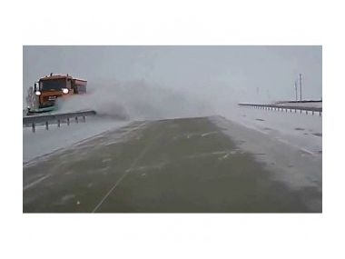 Відео дня: як чистять сніг в Казахстані