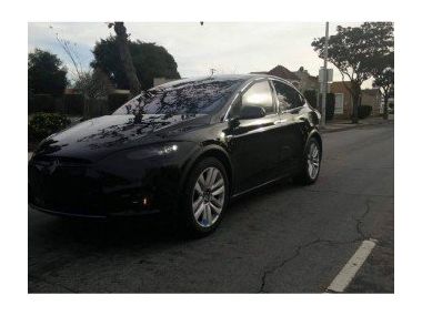 Серійний кросовер Tesla Model X помітили на дорогах