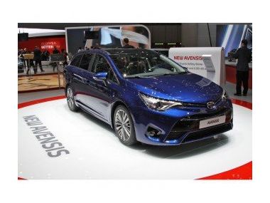 Новий Toyota Avensis 2016 року