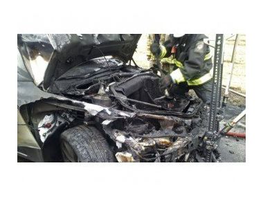 Немає причин відкликати Model S, заявив директор Тесла