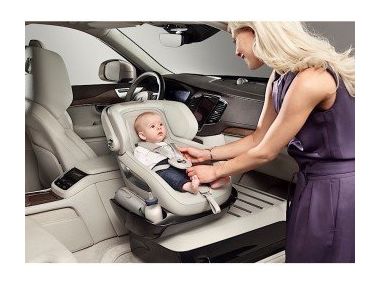 Новий Volvo XC90 став машиною для молодих мам