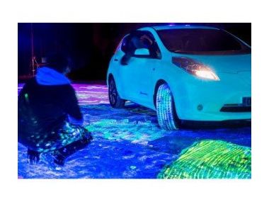 Світиться в темряві Nissan LEAF