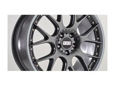 Unplugged Performance випустила 21" диски для Модель S