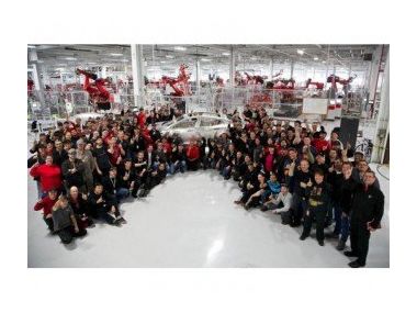 Тесла наймає нових керівників продажів