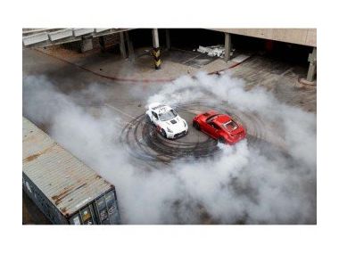 Карколомний дрифт двох купе Nissan 370Z